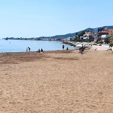 Doga Ve Deniz Tatili Sunan Bir Ev Apartament